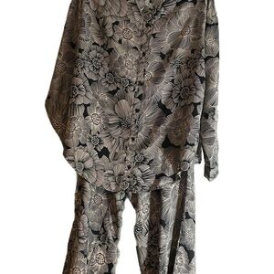 Express Black and White Floral Wide Leg 2 piece blouse and pants